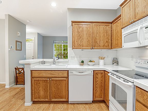 4th image of 1164 SE Alika Ave