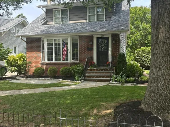 104 7th St, Riverton, NJ 08077