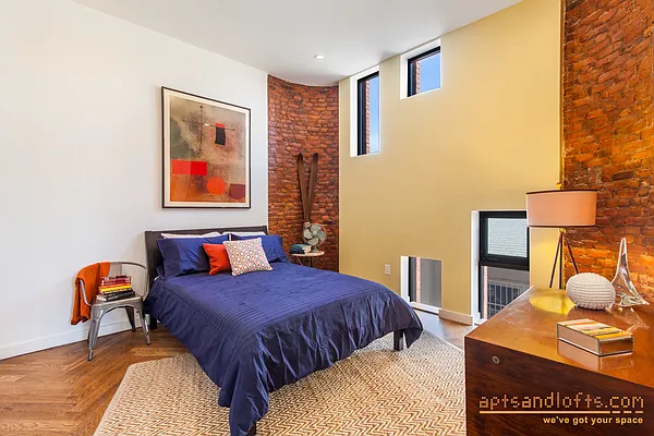 Sold by aptsandlofts.com | media 13