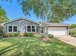 1029 Polly Ct, Elgin, IL 60120