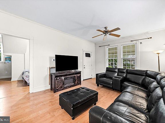 4th image of 123 Cedar St