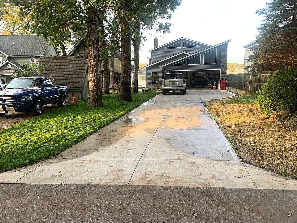 1st image of 3931 Woodland Dr