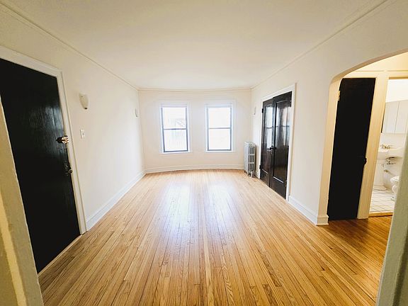 4th image of 4883.5 N Paulina St #2D