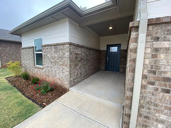 3rd image of 1928 Sara Vista Dr