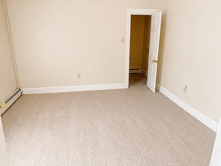 214 Washington St — Photo 5