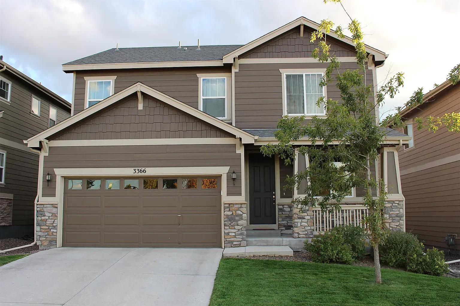 3 bed, 2.5 bath, 2318 sqft, $2,995 — Photo 1
