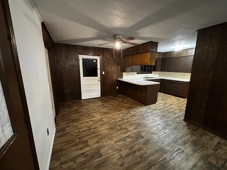 707 Louise St — Photo 9