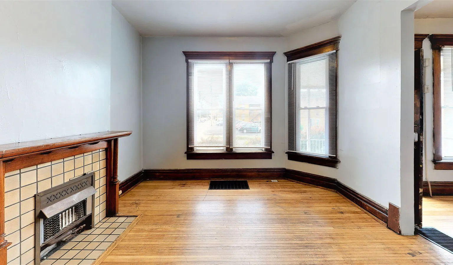 6 bed, 3.0 bath, $3,895 — Photo 2