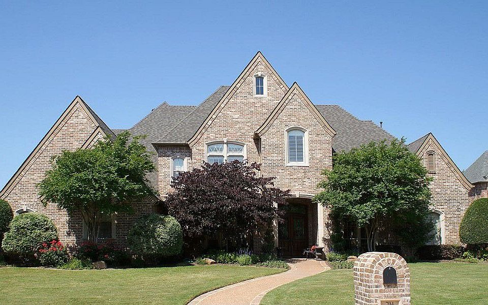 1st image of 704 Kent Ct