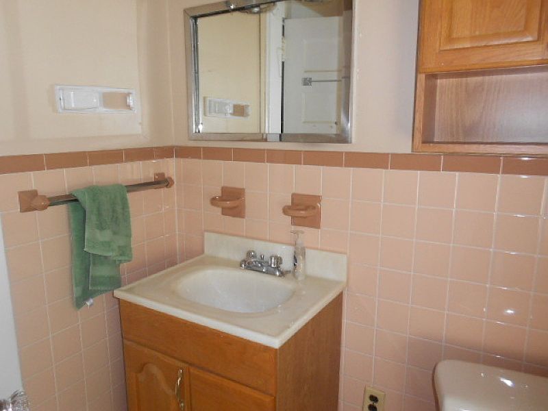 2nd image of 752 Valley Rd #3