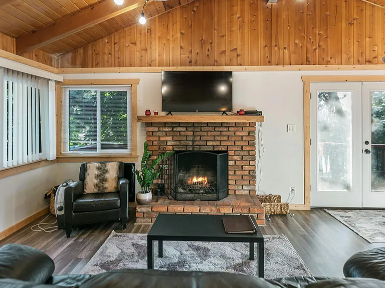 587 Arrowhead Villa Rd — Photo 6