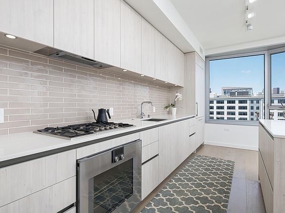 5th image of 1000 3rd St Unit 903