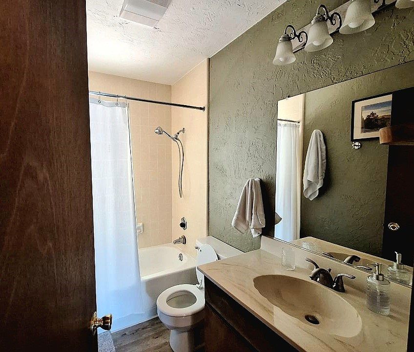 1st image of 11664 Lakeview Dr #11664