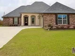 39063 Old Tree Dr., Prairieville, LA 70769