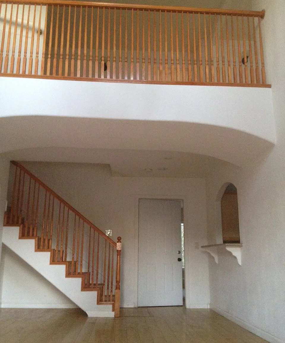 9 bed, 3082 sqft, $790 — Photo 2