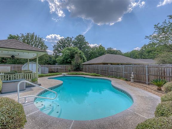 2nd image of 22 Echo Ridge Ln