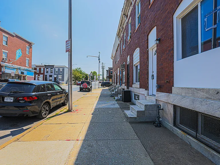 2729 E Monument St — Photo 3