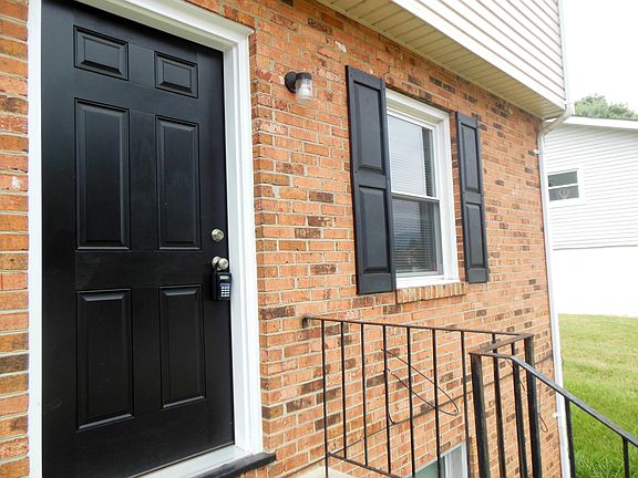2nd image of 916 Pyrtle Dr #B