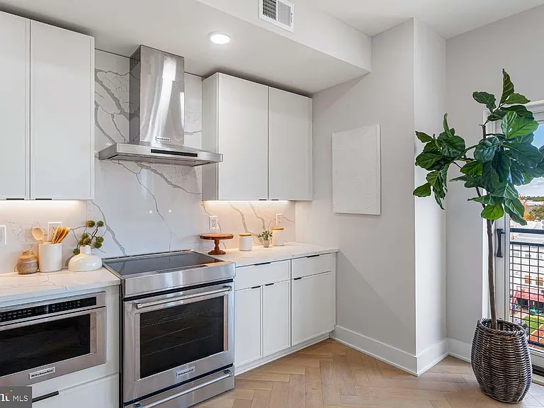 1516 E Capitol St NE — Photo 15