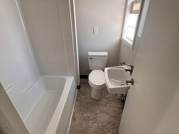 4th image of 335 27th St #1