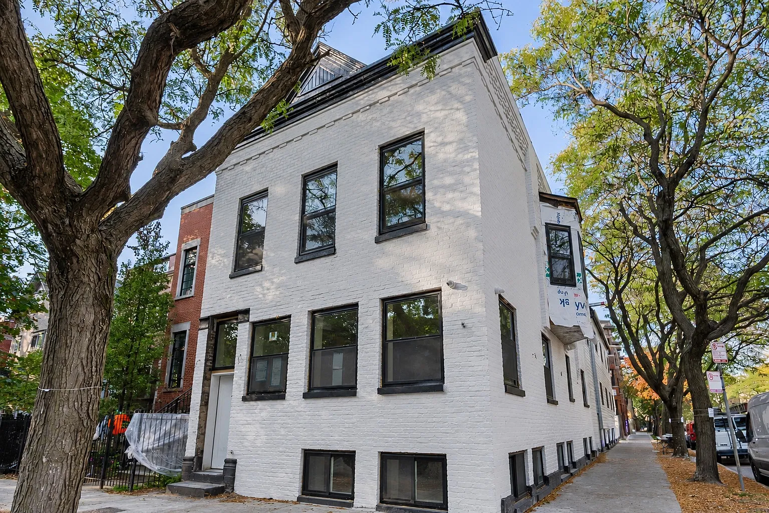 1100 W Wolfram St — Photo 1