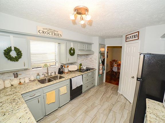 4th image of 10323 Sagegreen Dr