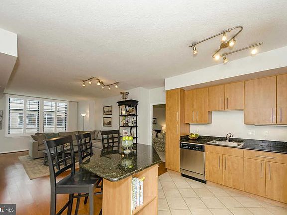 3rd image of 1021 N Garfield St APT 918