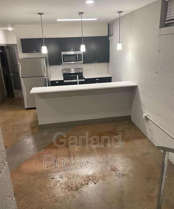 1st image of 821 Salem Ave SW #10