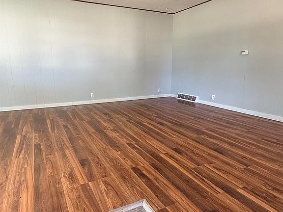 5th image of 402 W Pleasant Valley St