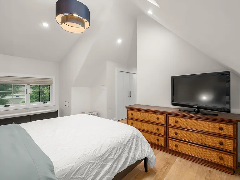 8 Bates Ct — Photo 34