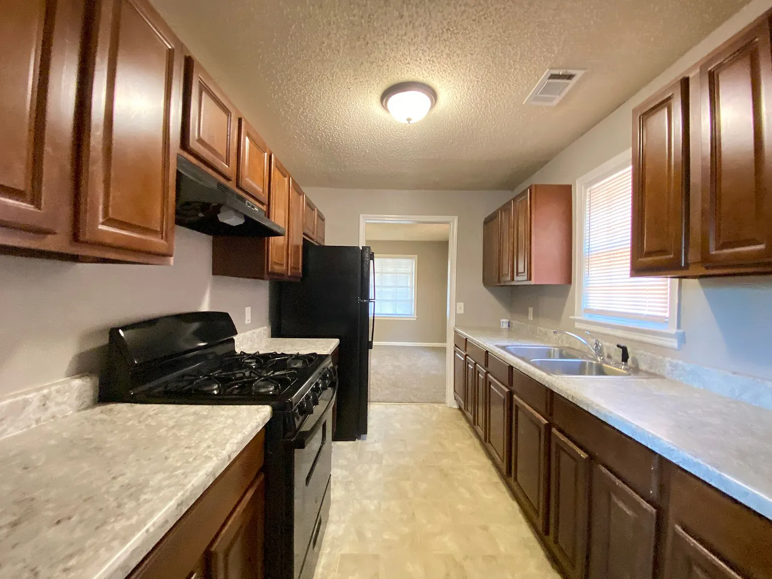 1319 S Jackson St — Photo 3