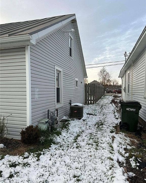 2nd image of 463 W Wood St