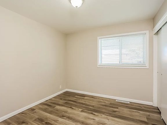 5th image of 853 Essex Dr #1