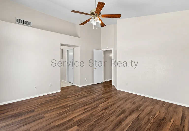 1318 E Saint John Rd — Photo 6