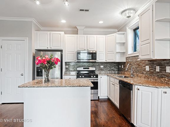 5th image of 6442 N Mozart St Unit 3