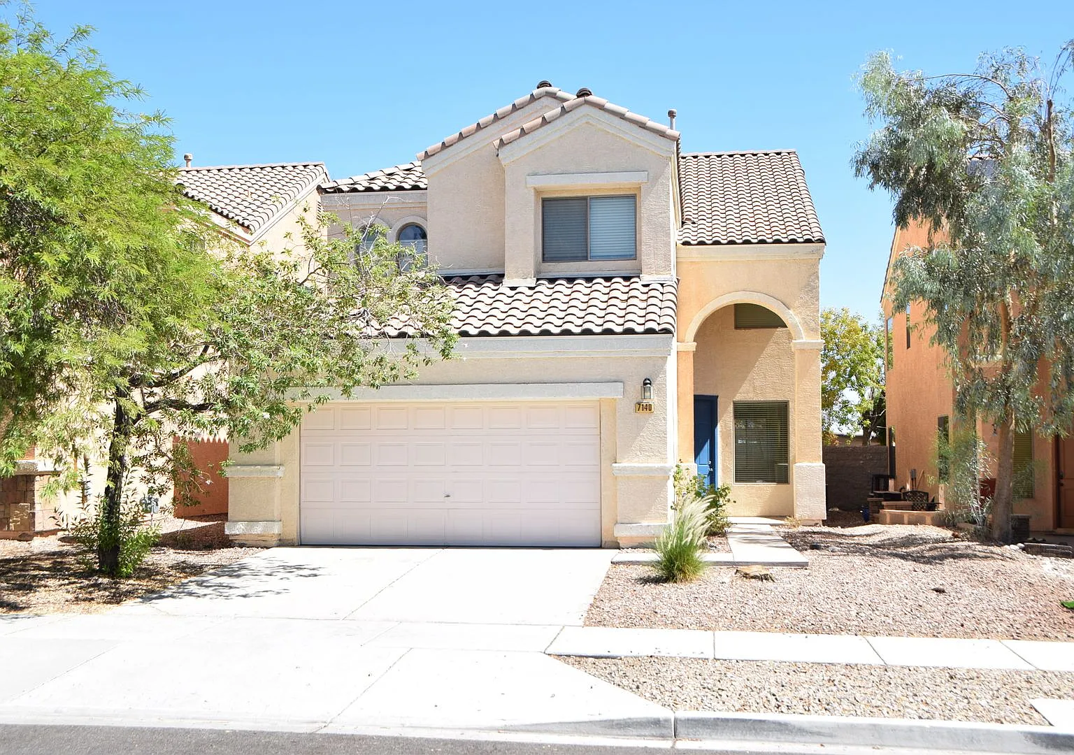 Spacious 4 Bedroom 3 Full Bath Two-Story Home In Nw — Photo 1
