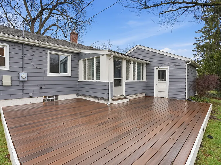 831 Loyola Dr — Photo 32
