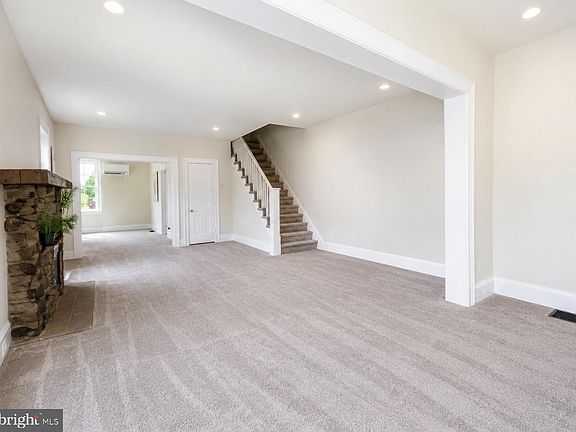 2nd image of 7031 Lincoln Dr