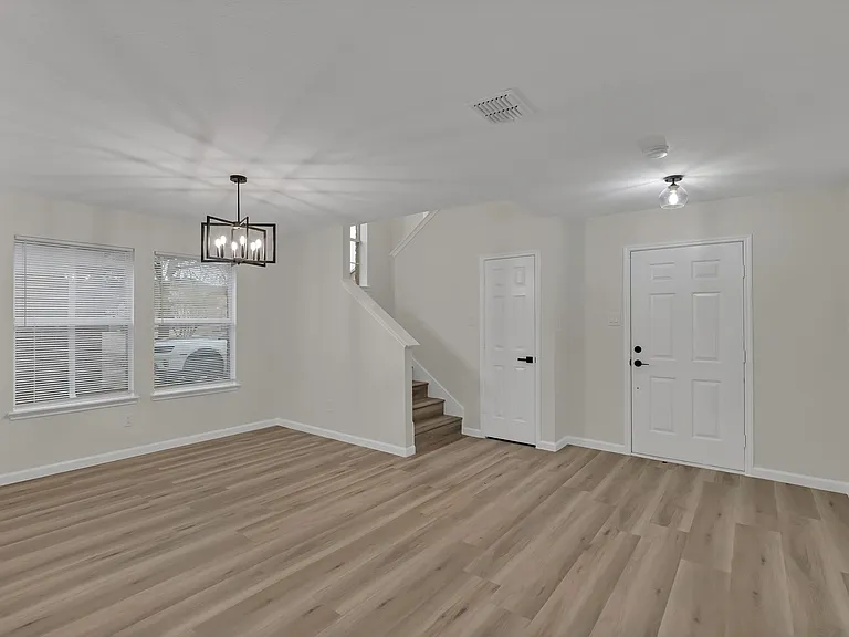 438 Stanley Falls Dr — Photo 3