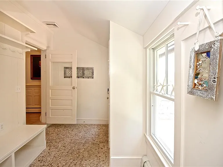 215 Coggeshall Ave — Photo 40