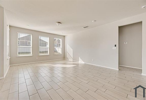 3rd image of 5913 Hopkins Dr