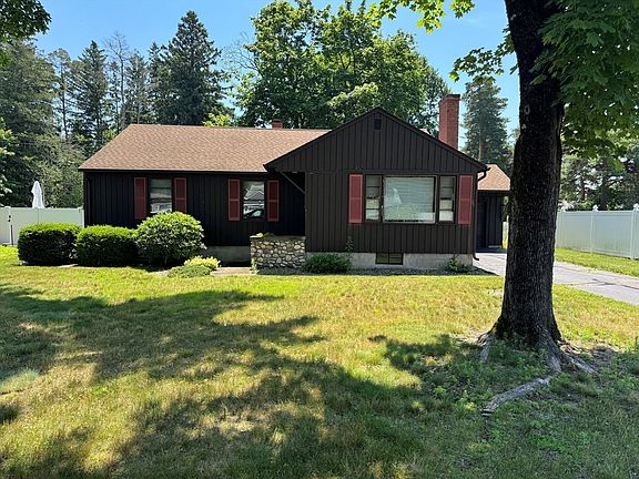 3rd image of 20 Pleasant St