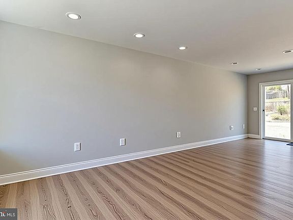 5th image of 415 Ritchie Pkwy