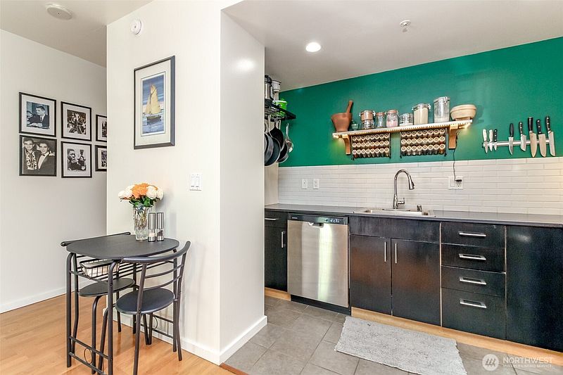 4th image of 76 Cedar Street #207