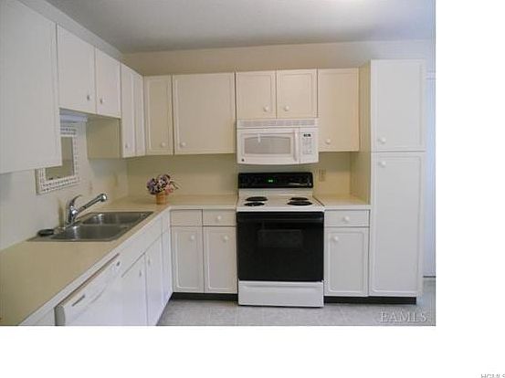3rd image of 970 Heritage Hls Unit A