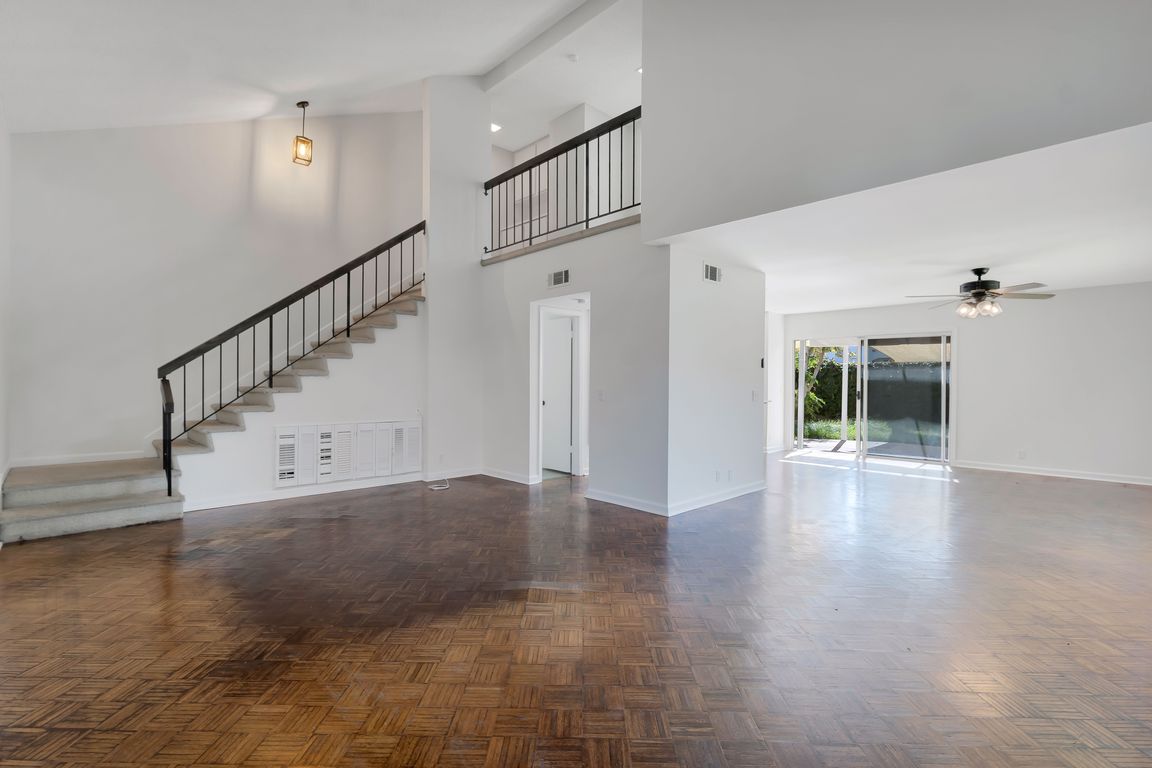 next background image