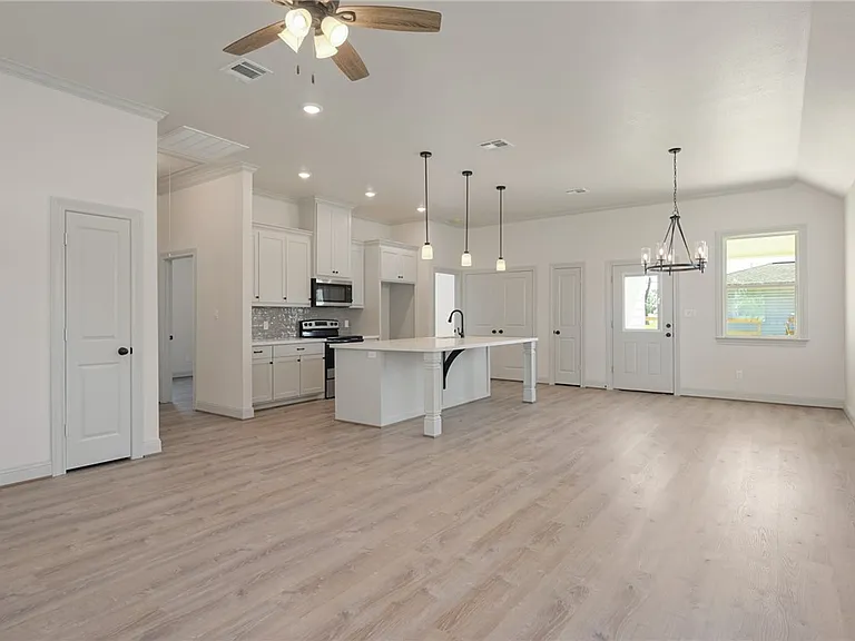 1508 Echols St — Photo 2