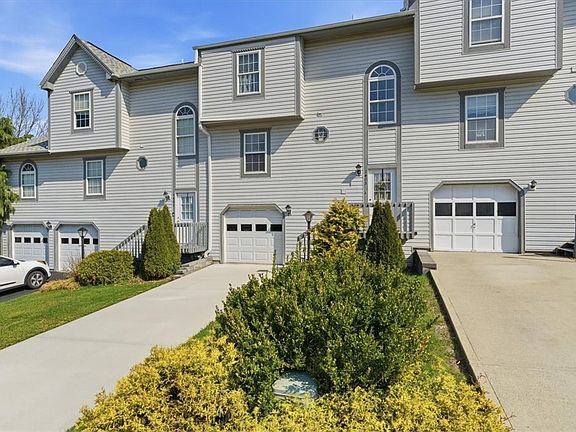 2nd image of 1403 Lexington Dr