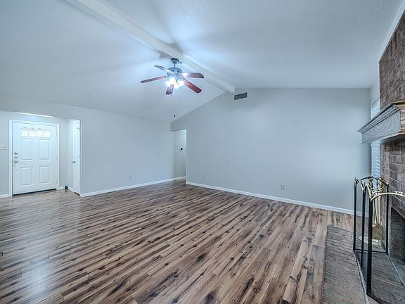 2nd image of 1402 Sheppard Ln