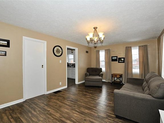 5th image of 156 Kirk Dr E
